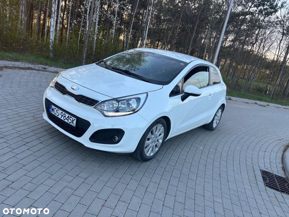 Kia Rio 1.2 L - 1