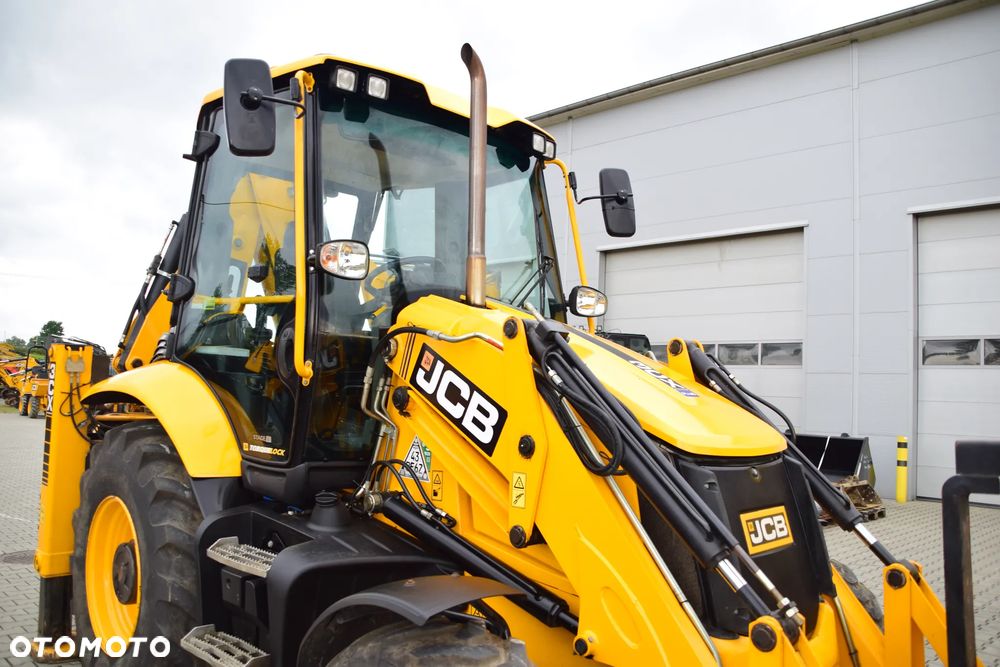 JCB 3CX Sitemaster PLUS - 17