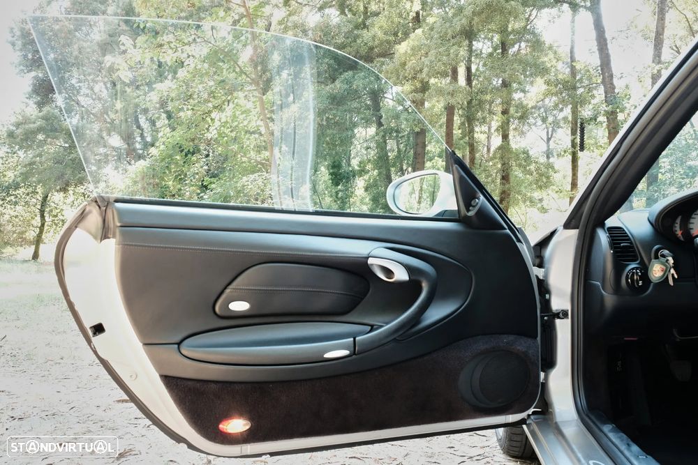 Porsche 911 (996) Carrera 4 Coupé - 22