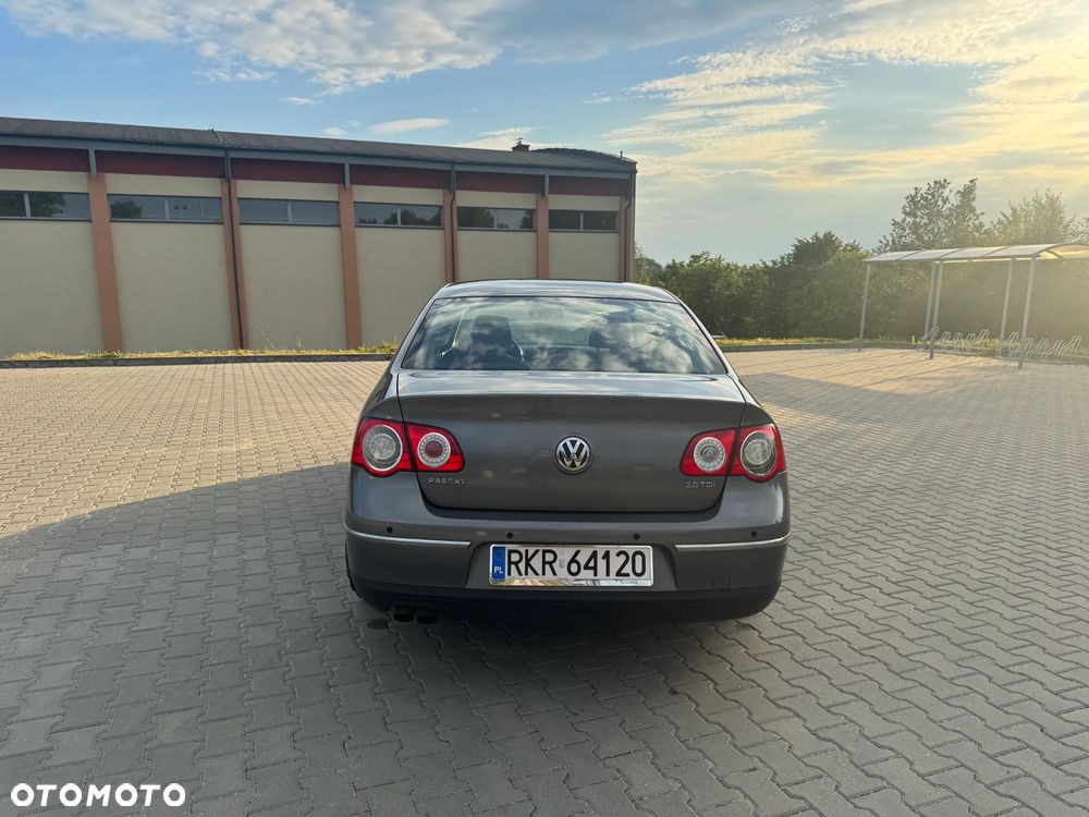 Volkswagen Passat 2.0 TDI Comfortline - 4