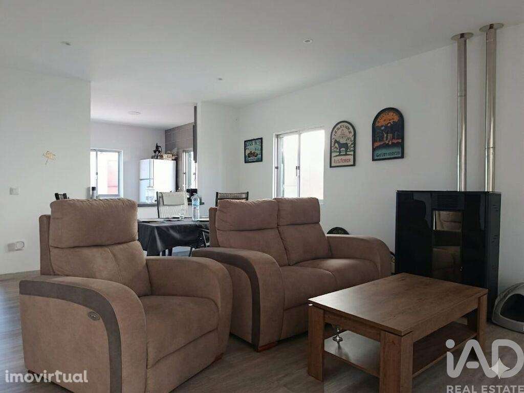 Casa / Villa T3 em Vieira de Leiria de 134,5 m2 - Grande imagem: 3/37