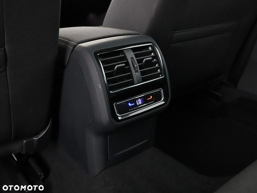 Volkswagen Passat Variant 2.0 TDI SCR DSG Business - 39