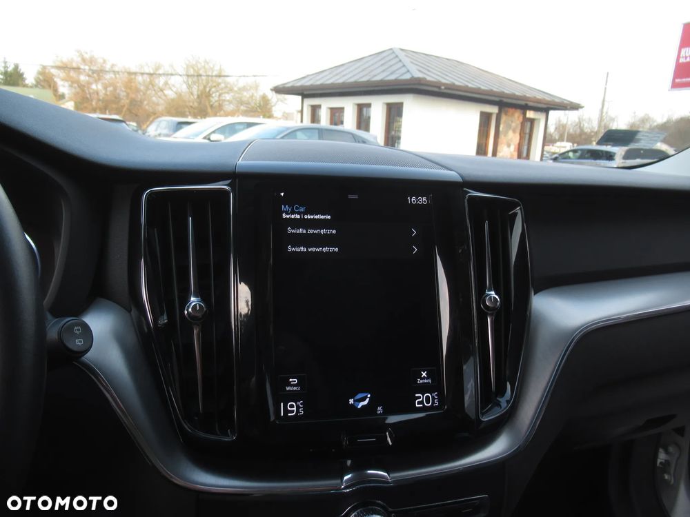 Volvo XC 60 T4 Momentum Pro - 27