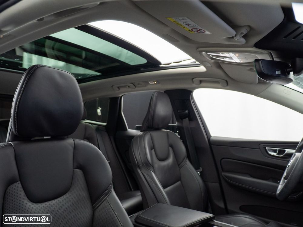 Volvo XC 60 2.0 T6 PHEV Plus Dark - 42