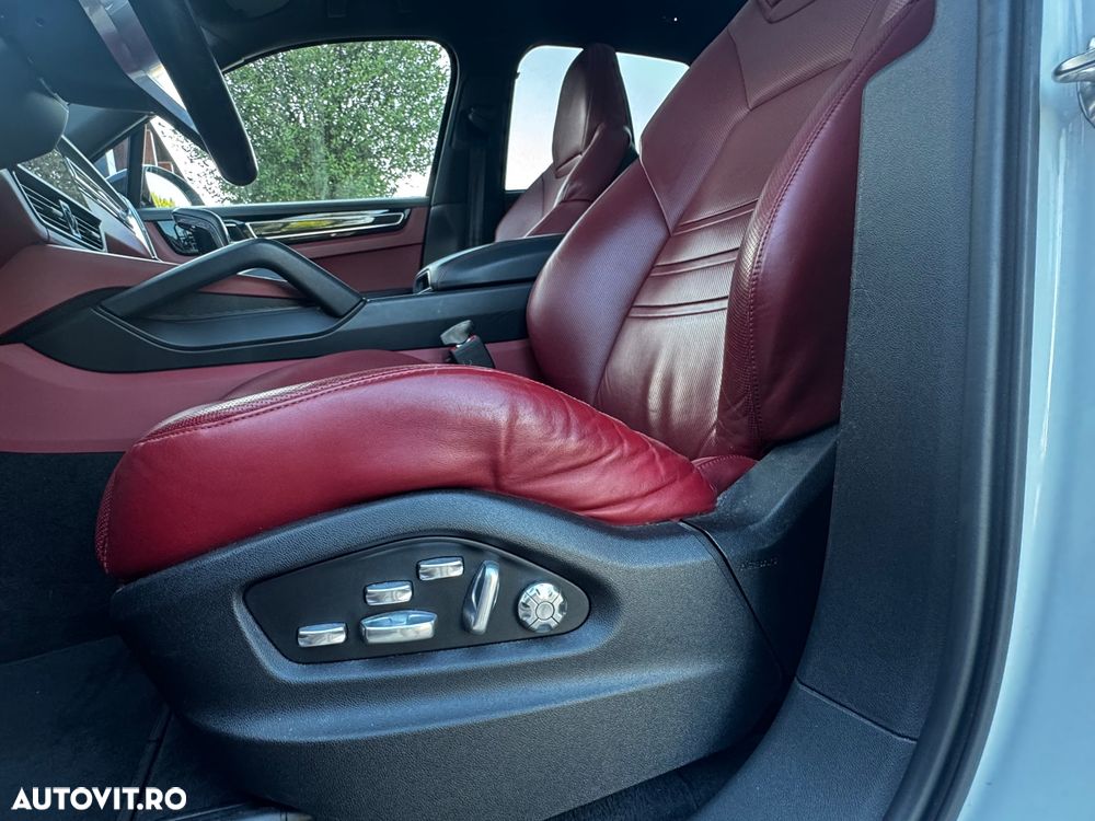 Porsche Cayenne Tiptronic S Platinum Edition - 23