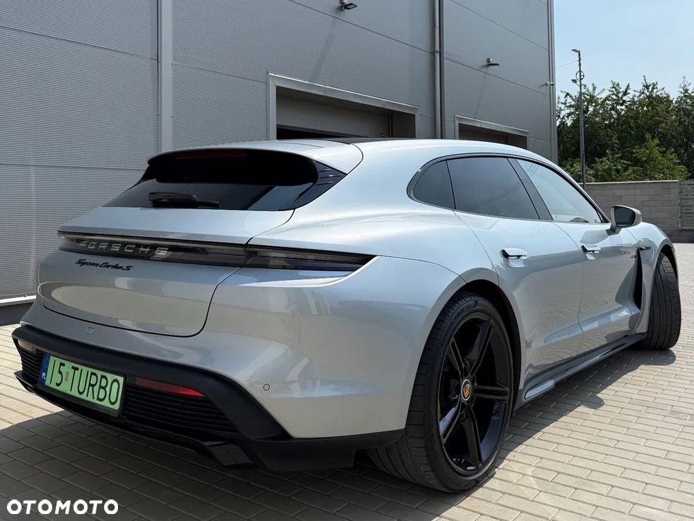 Porsche Taycan Turbo S - 8