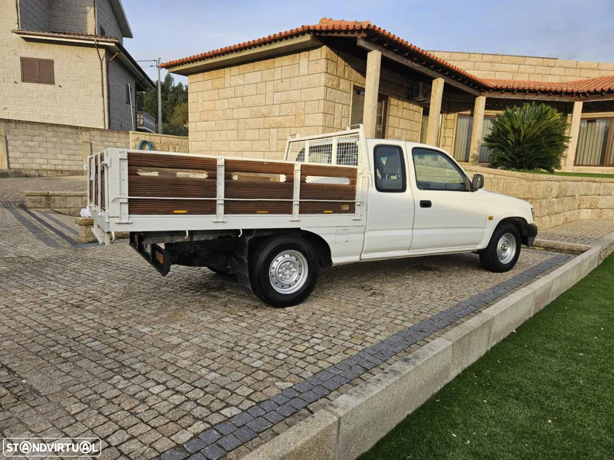 Toyota HILUX KDN 150 - 6