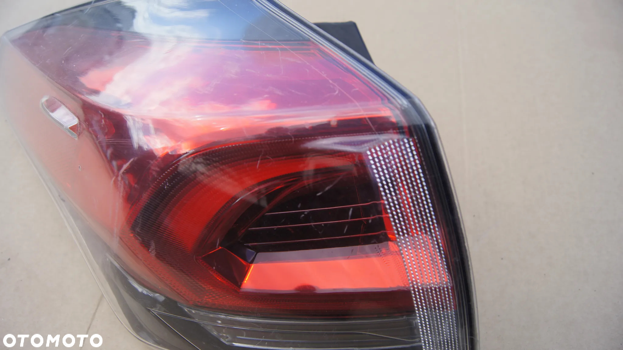 TOYOTA RAV4 IV LIFT LAMPA TYL TYLNA LEWA 81560-42201 - 3