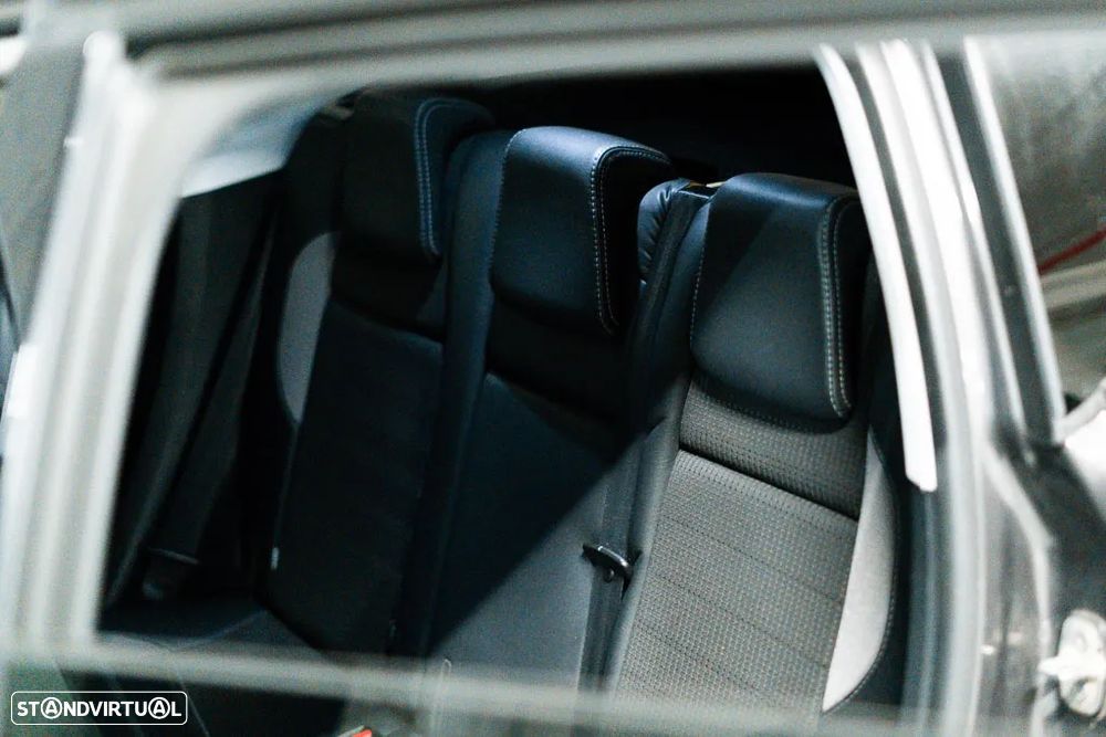 Peugeot 2008 1.2 PureTech Allure - 40