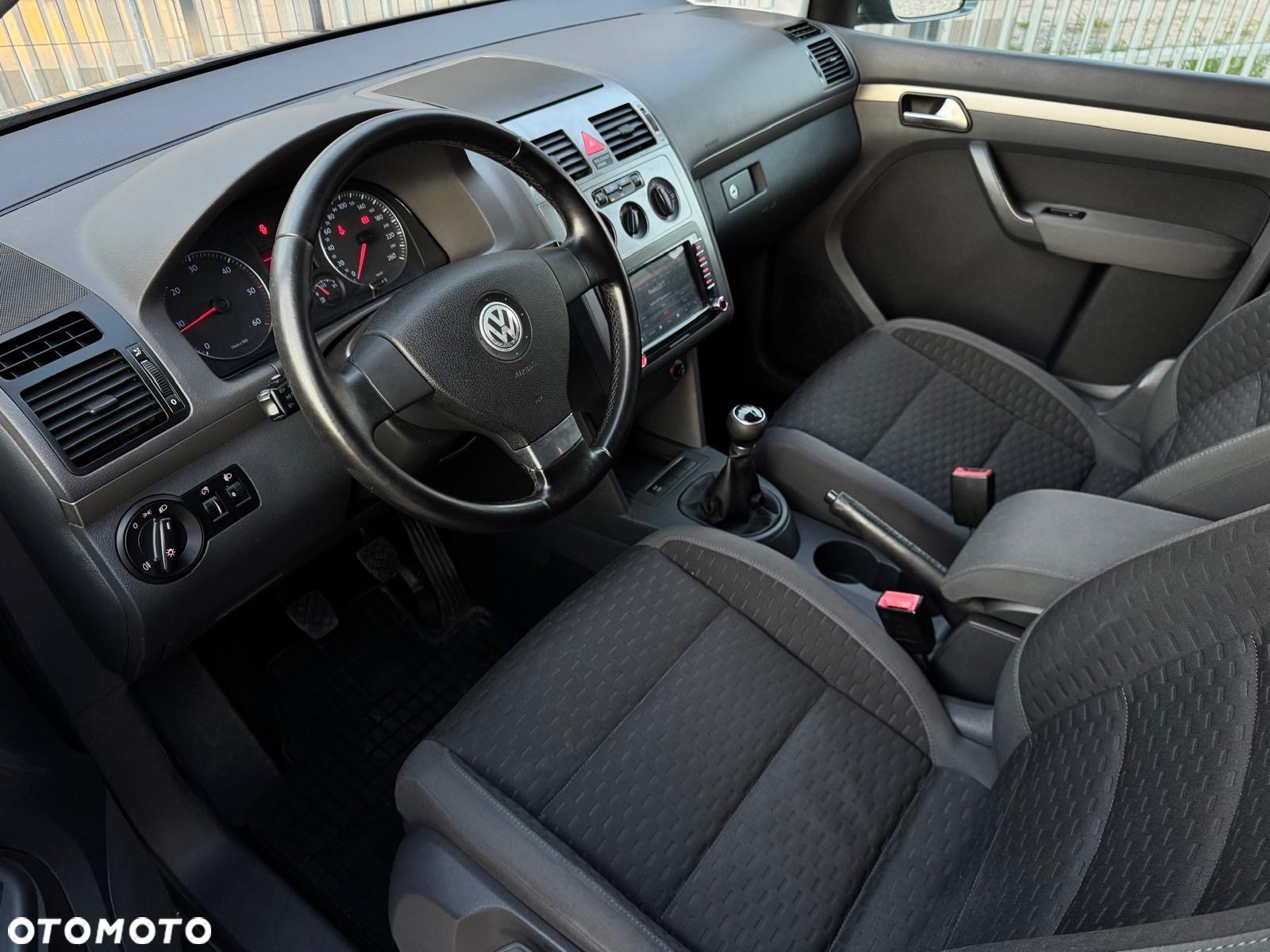 Volkswagen Touran 2.0 TDI Highline - 25
