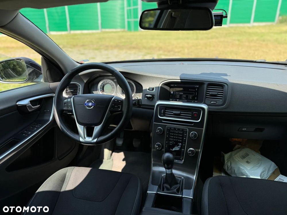 Volvo V60 D4 Momentum - 25