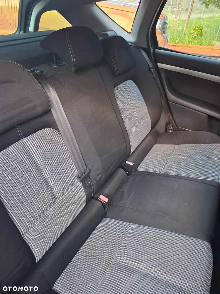 Peugeot 407 - 9