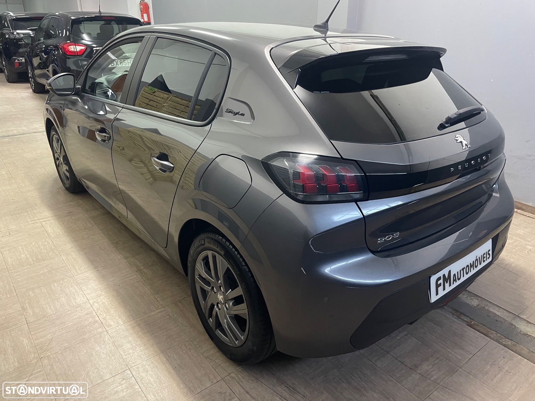 Peugeot 208 1.2 PureTech SE Style - 4