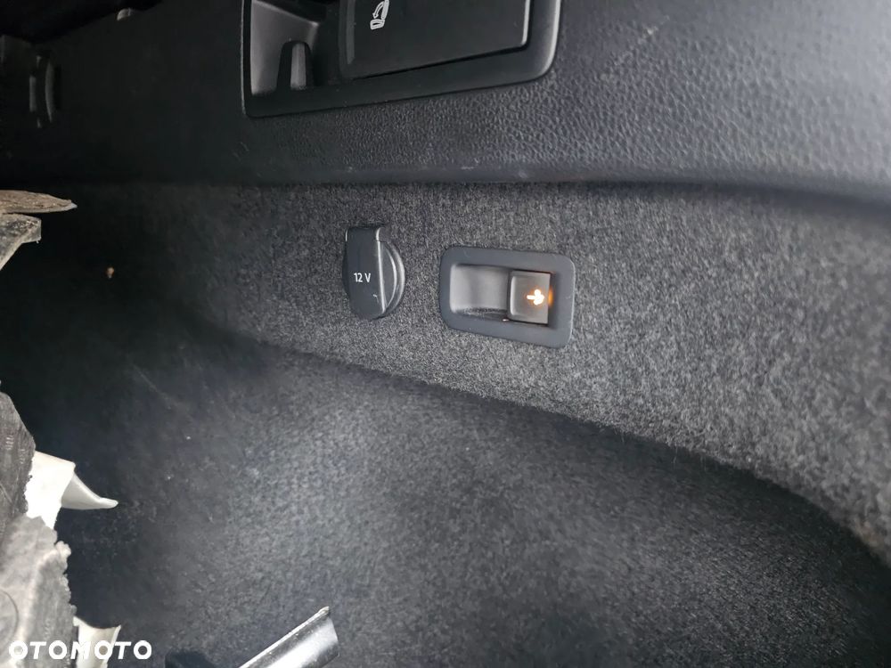 Volkswagen Passat 2.0 TDI SCR DSG Highline - 32