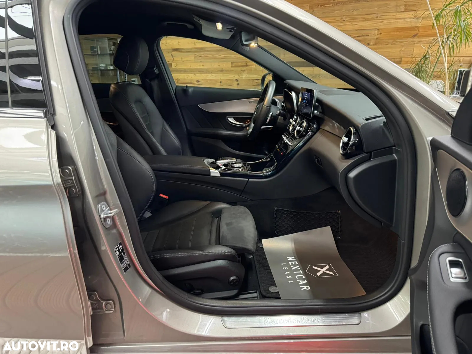 Mercedes-Benz C 220 d 4Matic T 9G-TRONIC AMG Line - 13