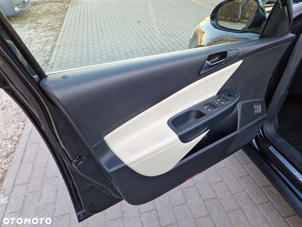 Volkswagen Passat Variant 2.0 TDI Highline DSG - 25