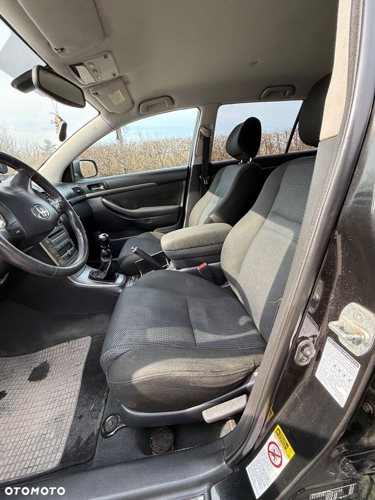 Toyota Avensis - 26