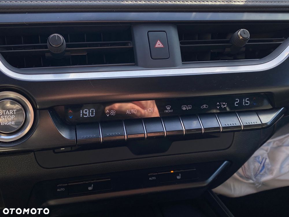 Lexus UX 200 GPF Pure 2WD - 22