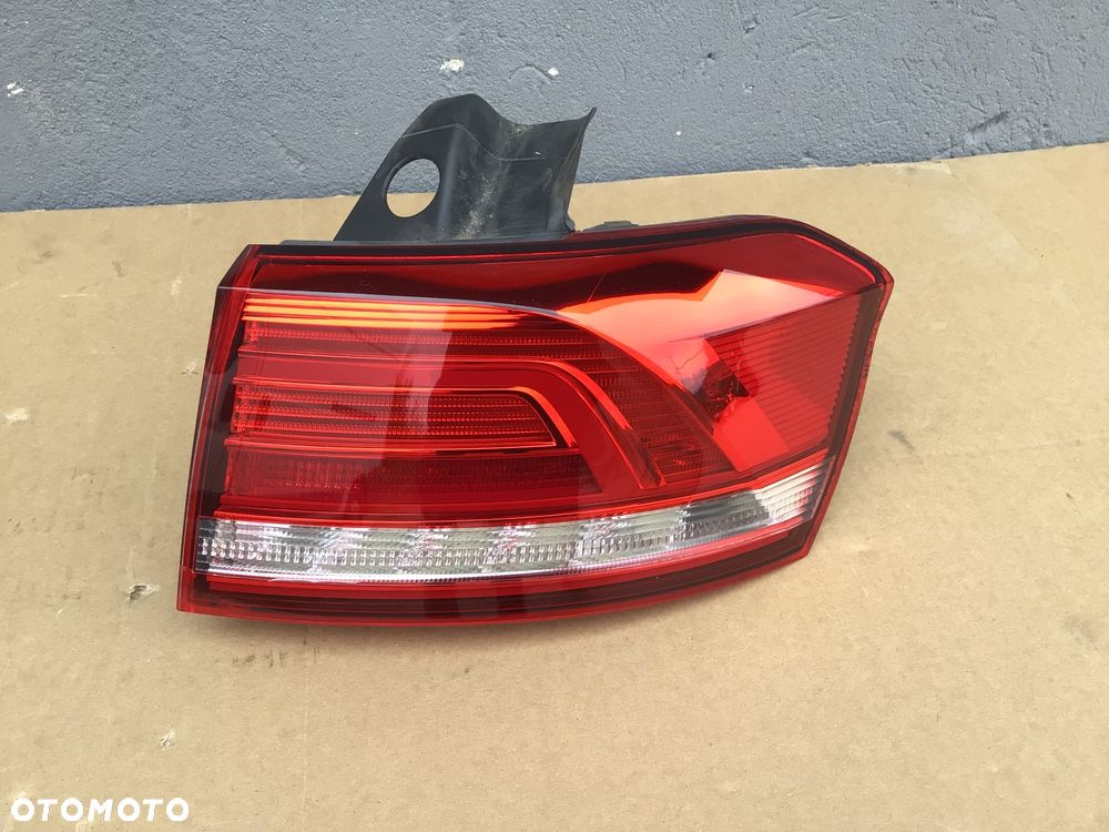 Lampa tylna prawa VW Passat B8 kombi Led