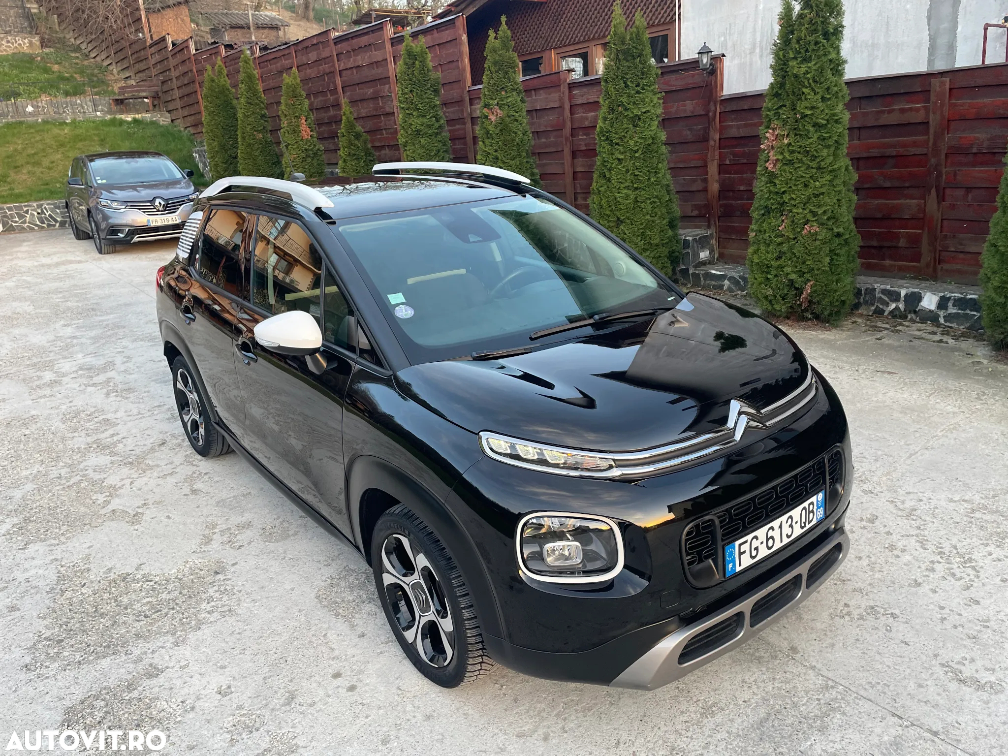 Citroën C3 AIRCROSS 1.2 PureTech S&S EAT6 Shine - 3