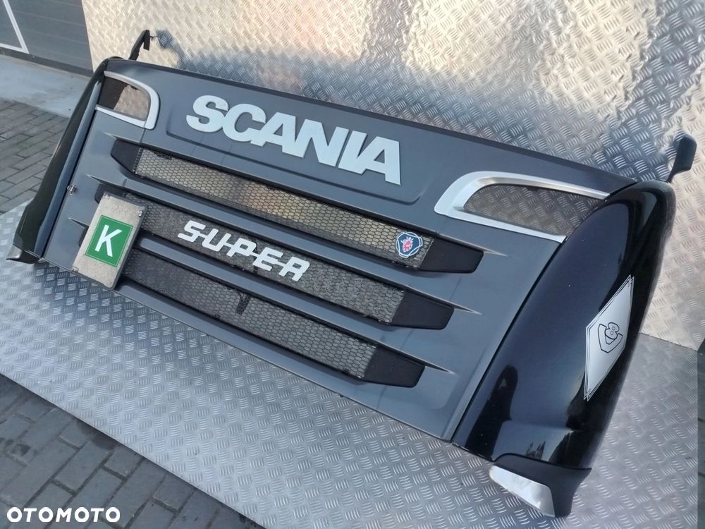 ATRAPA GÓRNA SCANIA STREAMLINE V8 - 2