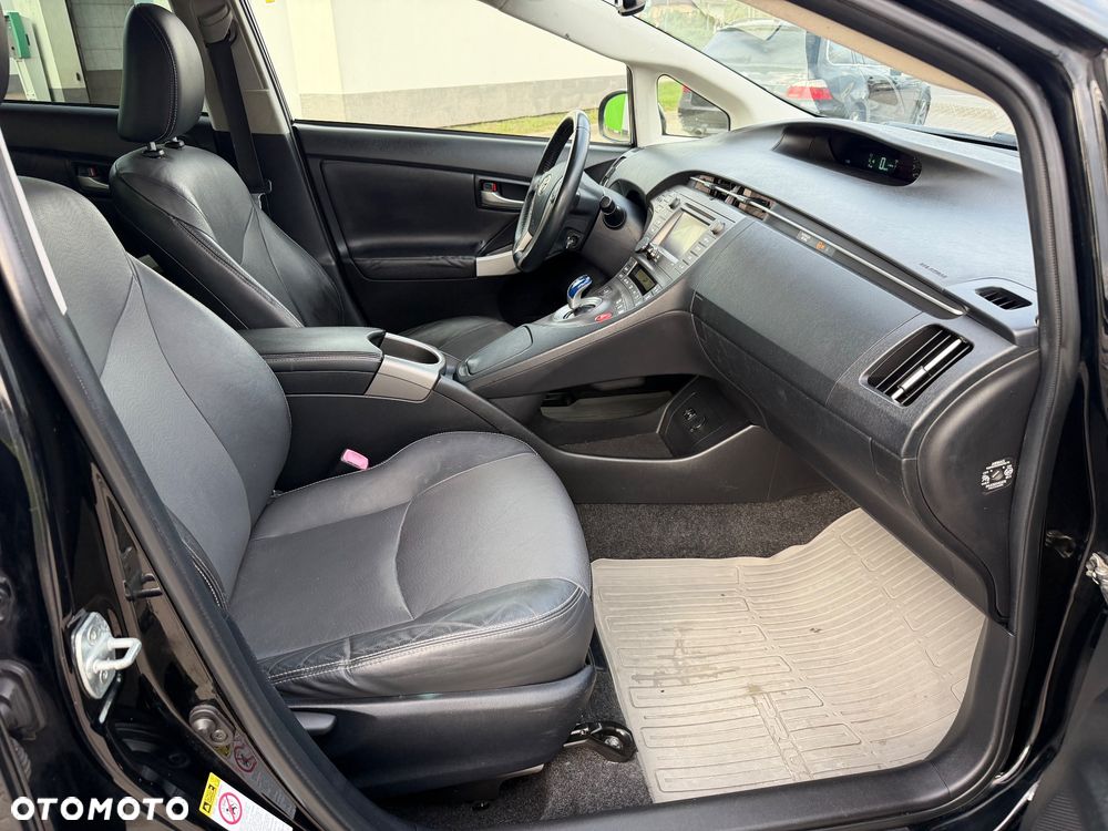 Toyota Prius 1.8 HSD Prestige - 13