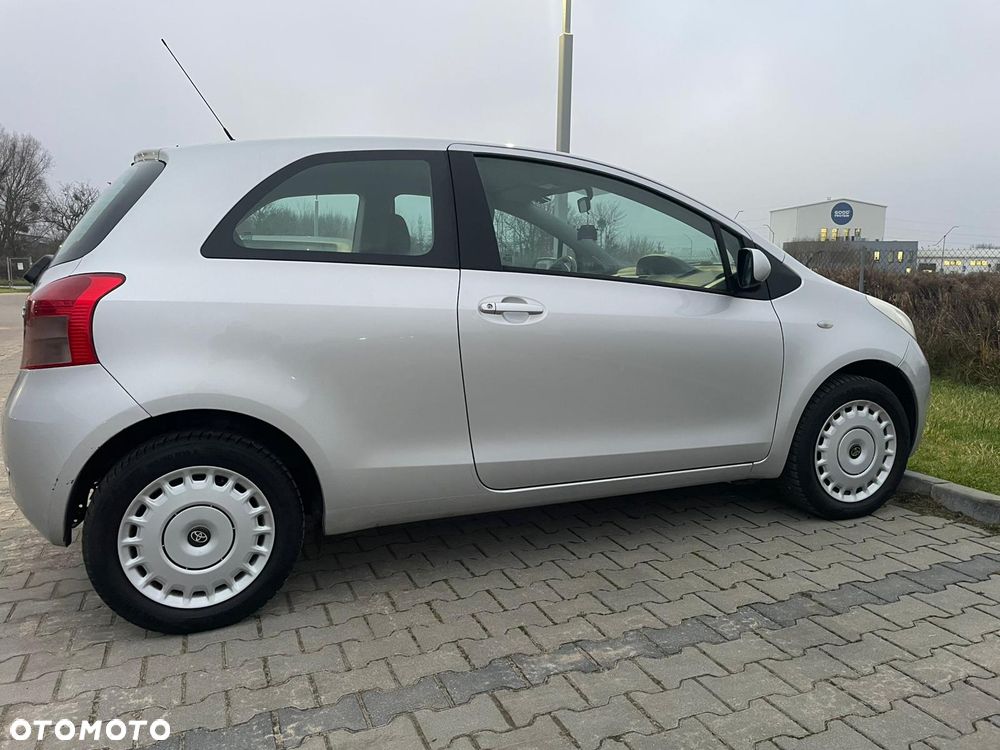 Toyota Yaris 1.0 Terra - 10