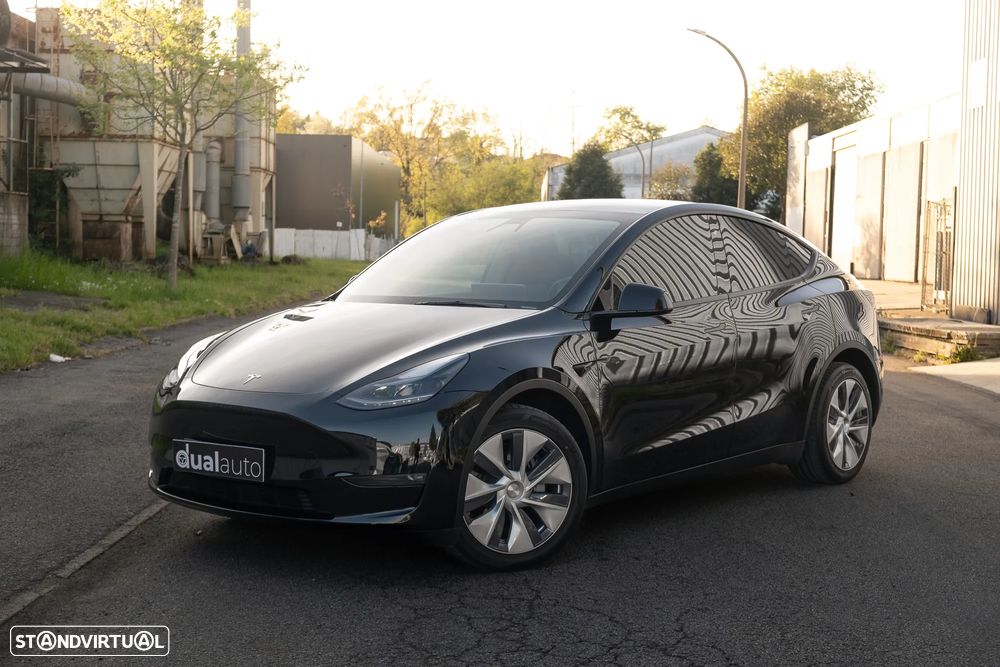Tesla Model Y Long Range Dual Motor AWD - 16