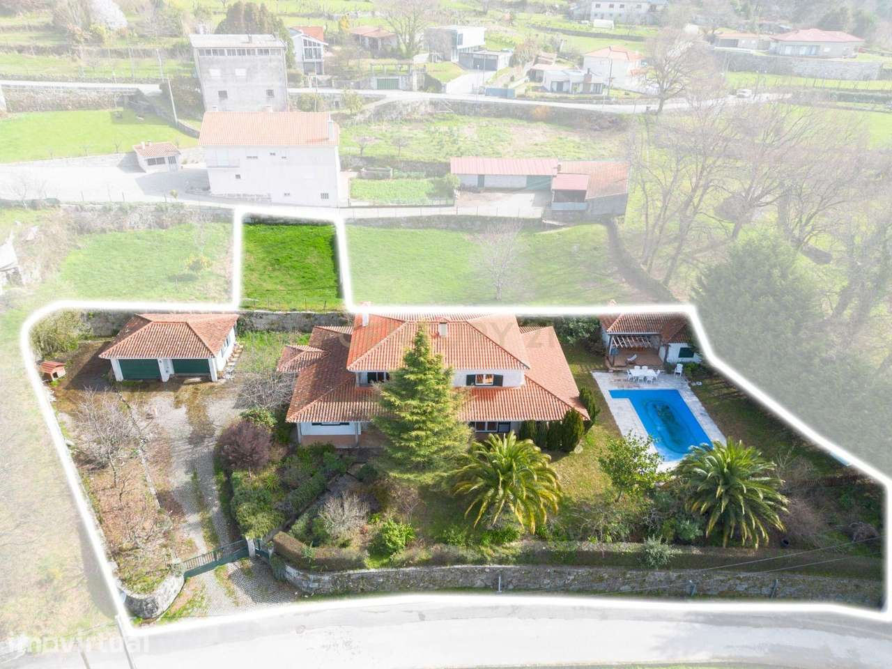 Moradia T5  com Piscina de Agua Salgada em Castro Daire - Grande imagem: 3/56