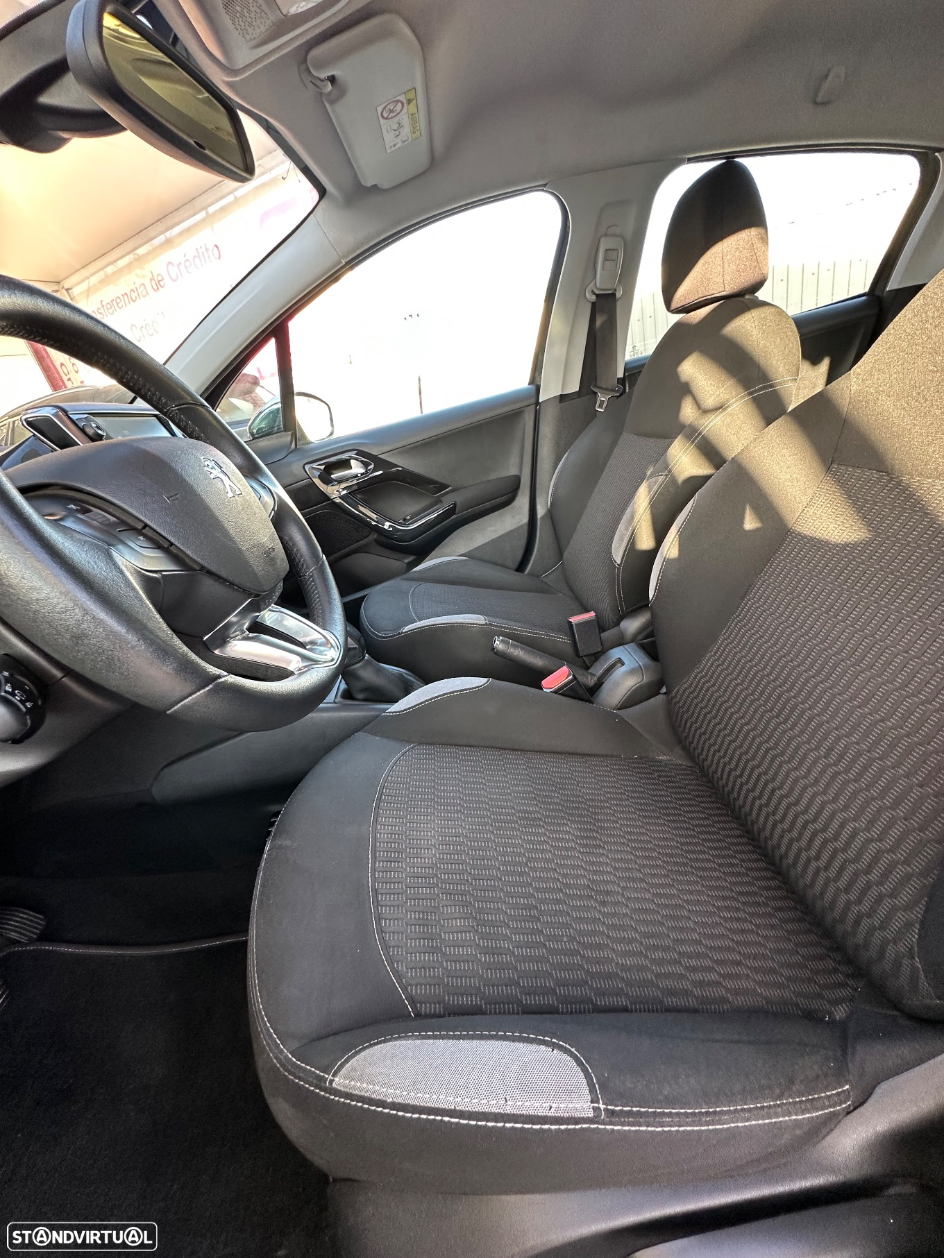 Peugeot 208 1.2 VTi SE Style - 27