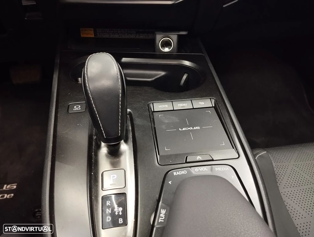 Lexus UX 300e Premium - 37