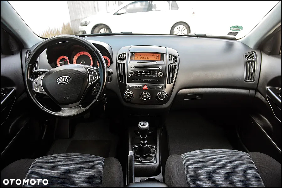Kia Ceed - 7