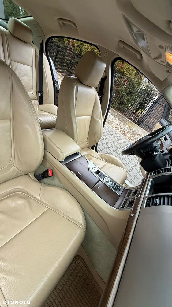 Jaguar XF 2.0 T Luxury - 16