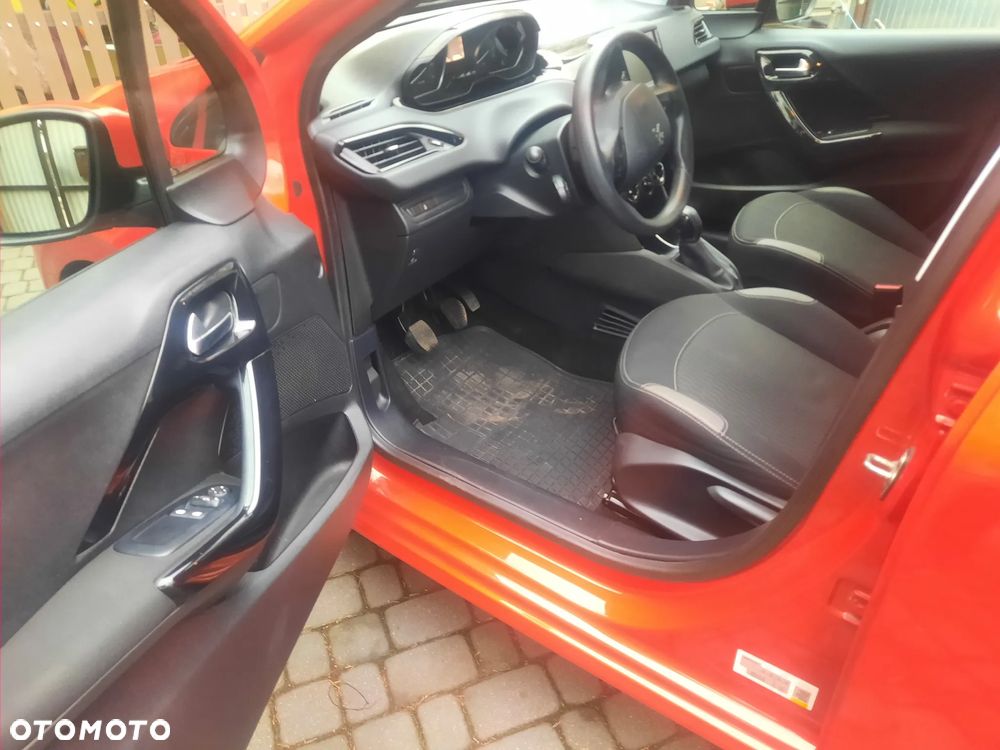 Peugeot 208 - 10