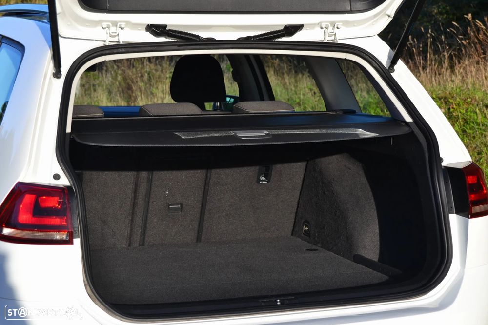 VW Golf Variant 1.6 TDi Highline DSG - 12