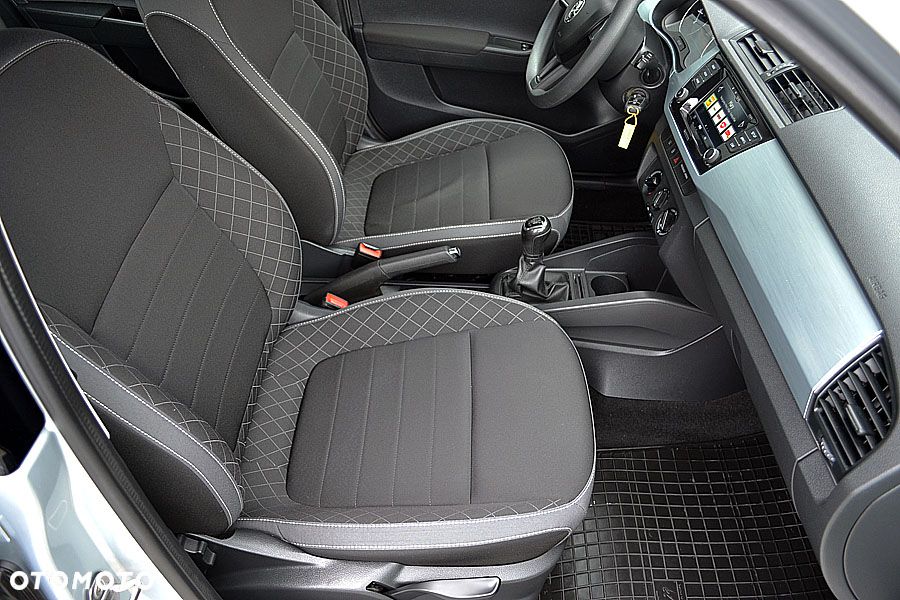 Skoda Fabia 1.0 TSI Style Color - 19
