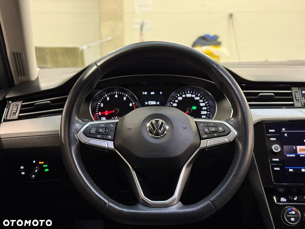 Volkswagen Passat - 28