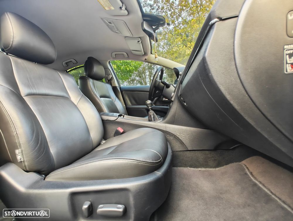 Toyota Avensis SD 2.2 D-4D Luxury +GPS+Pele - 28