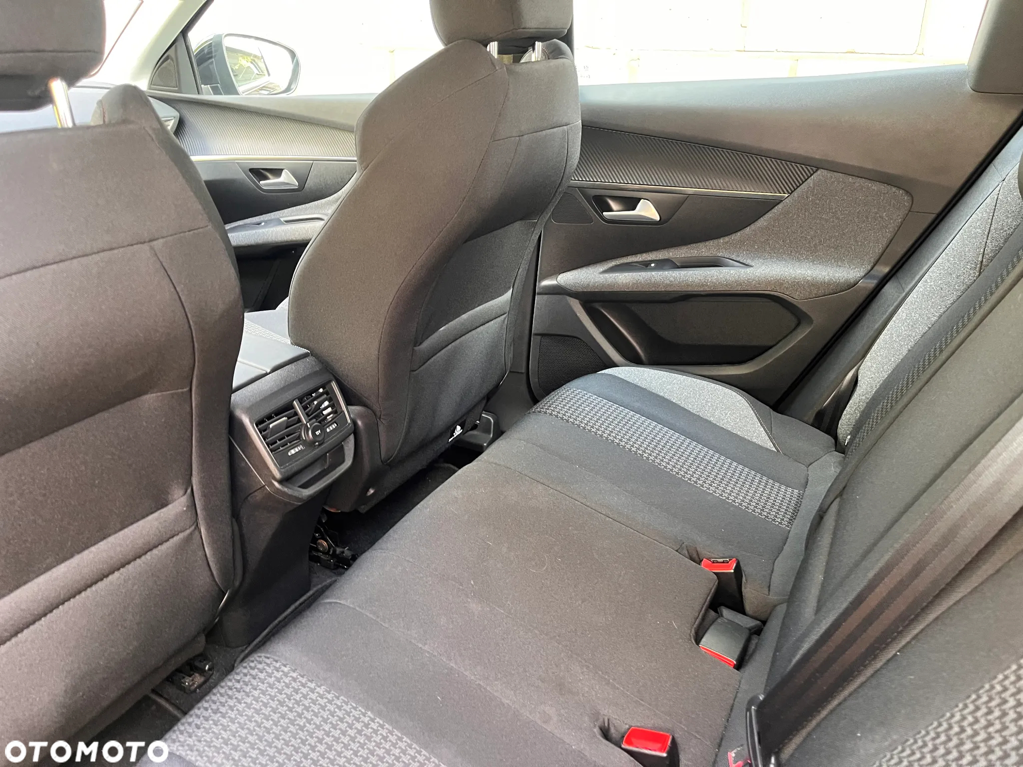 Peugeot 3008 1.2 PureTech GPF Active S&S EAT8 - 10