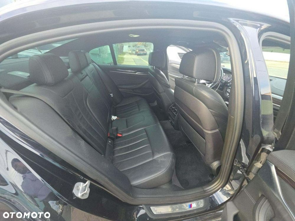 BMW Seria 5 530i xDrive M Sport Edition - 9
