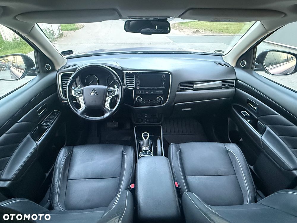 Mitsubishi Outlander 2.0 4WD Top - 23