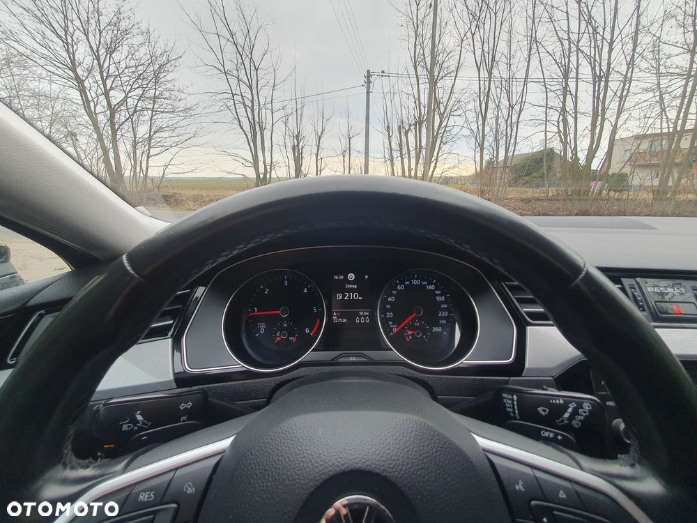 Volkswagen Passat 2.0 TDI SCR DSG Business - 13