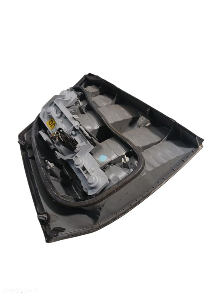 LAMPA PRAWA TYLNA TYŁ OPEL VECTRA C SEDAN 13130644 - 4