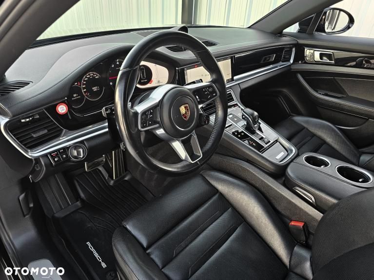 Porsche Panamera 4S - 30