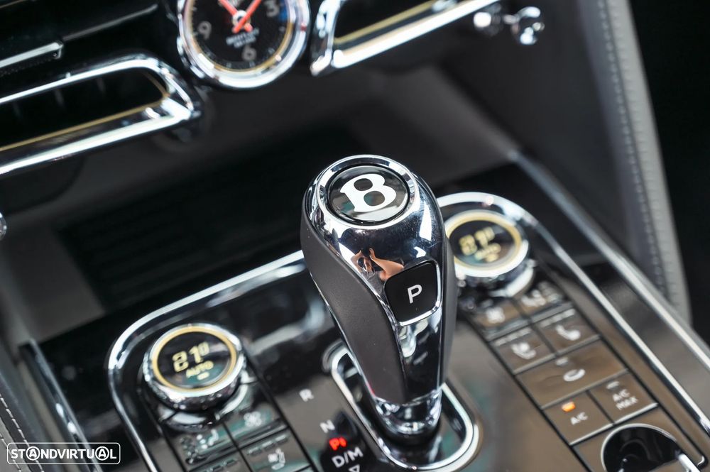 Bentley Flying Spur Hybrid S - 17