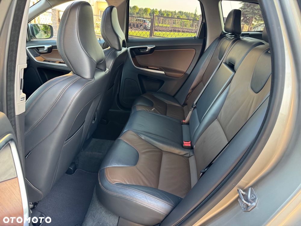 Volvo XC 60 D4 Geartronic Summum - 16