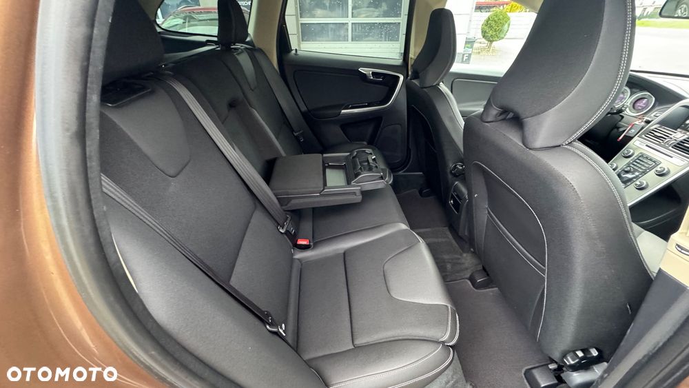 Volvo XC 60 2.4D AWD Momentum - 16