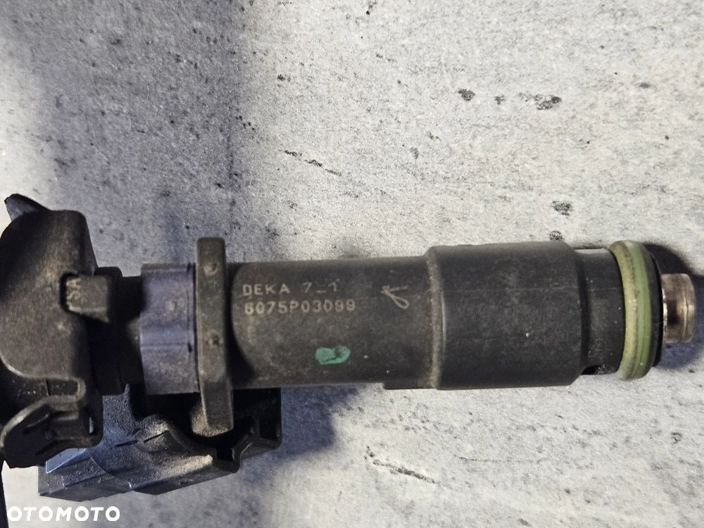 Peugeot 407 Citroen C4 C5 X7 III 2.0 16V wtryskiwacz listwa wtryskowa  9628084680 - 3