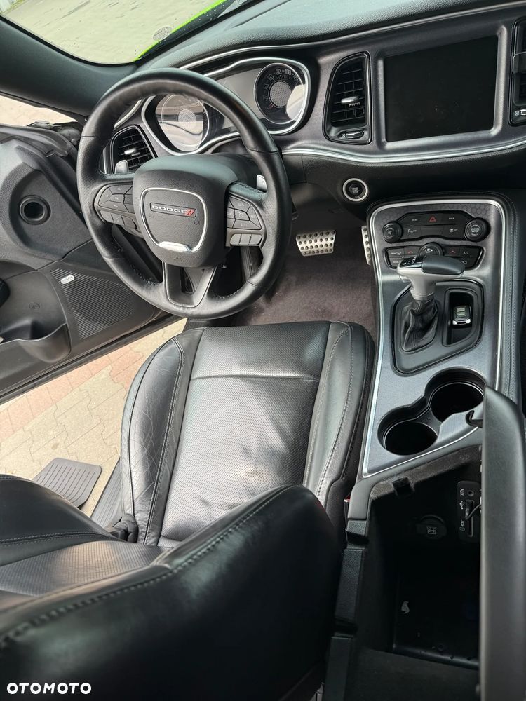 Dodge Challenger - 18