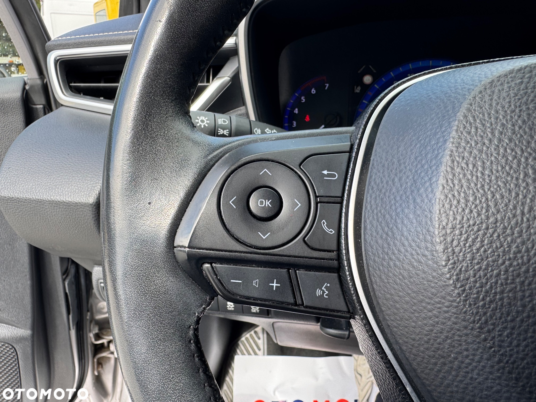 Toyota Corolla 1.8 Hybrid Executive - 28